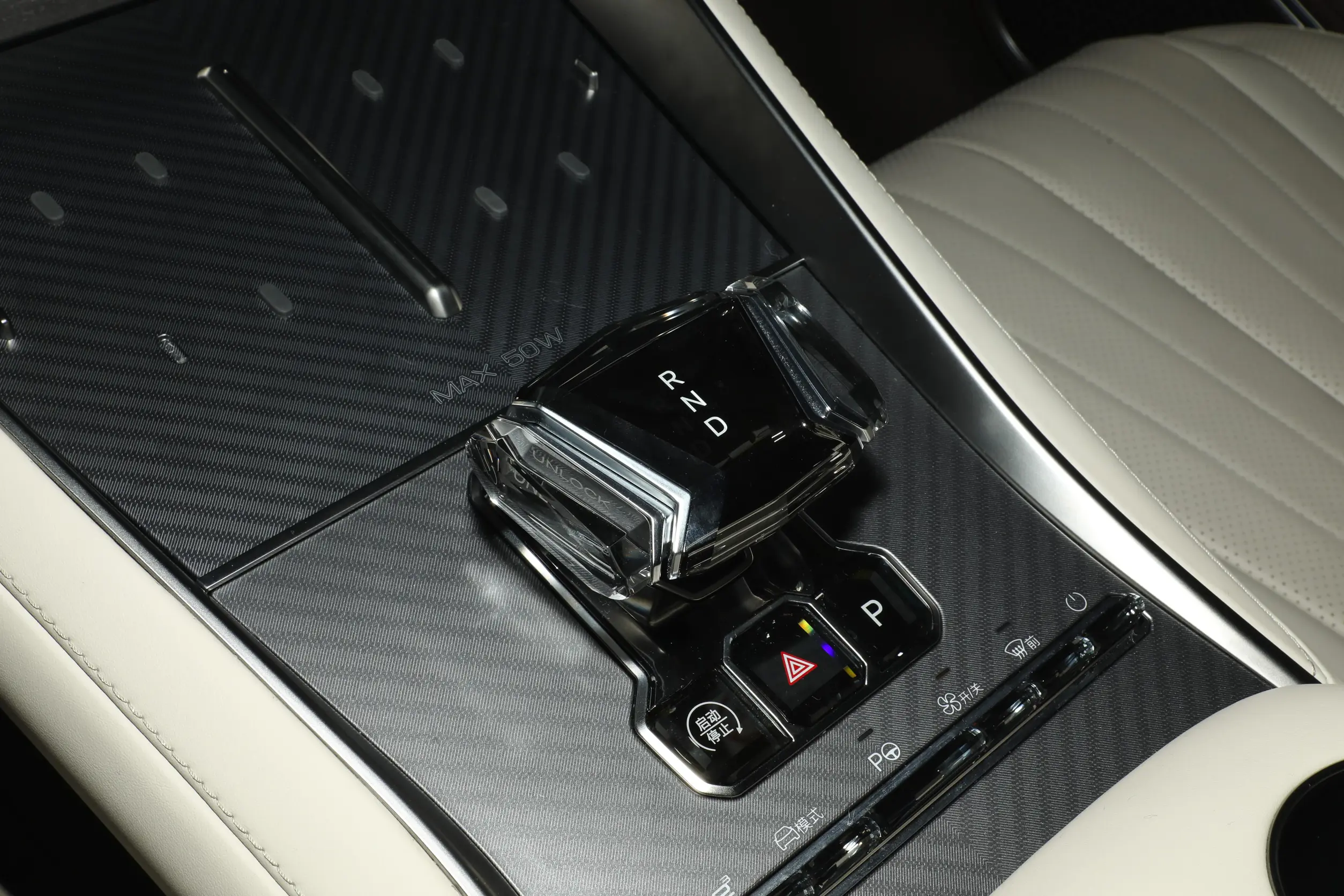 Denza Z9GT DM 2024 interior-3