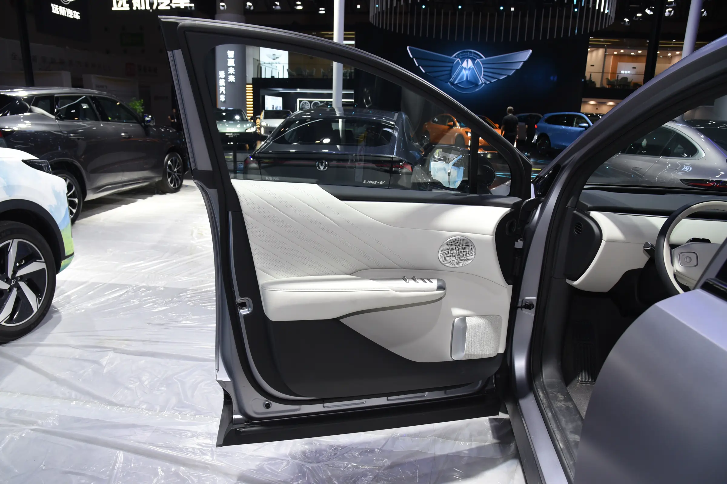 Doors of Changan Qiyuan E07