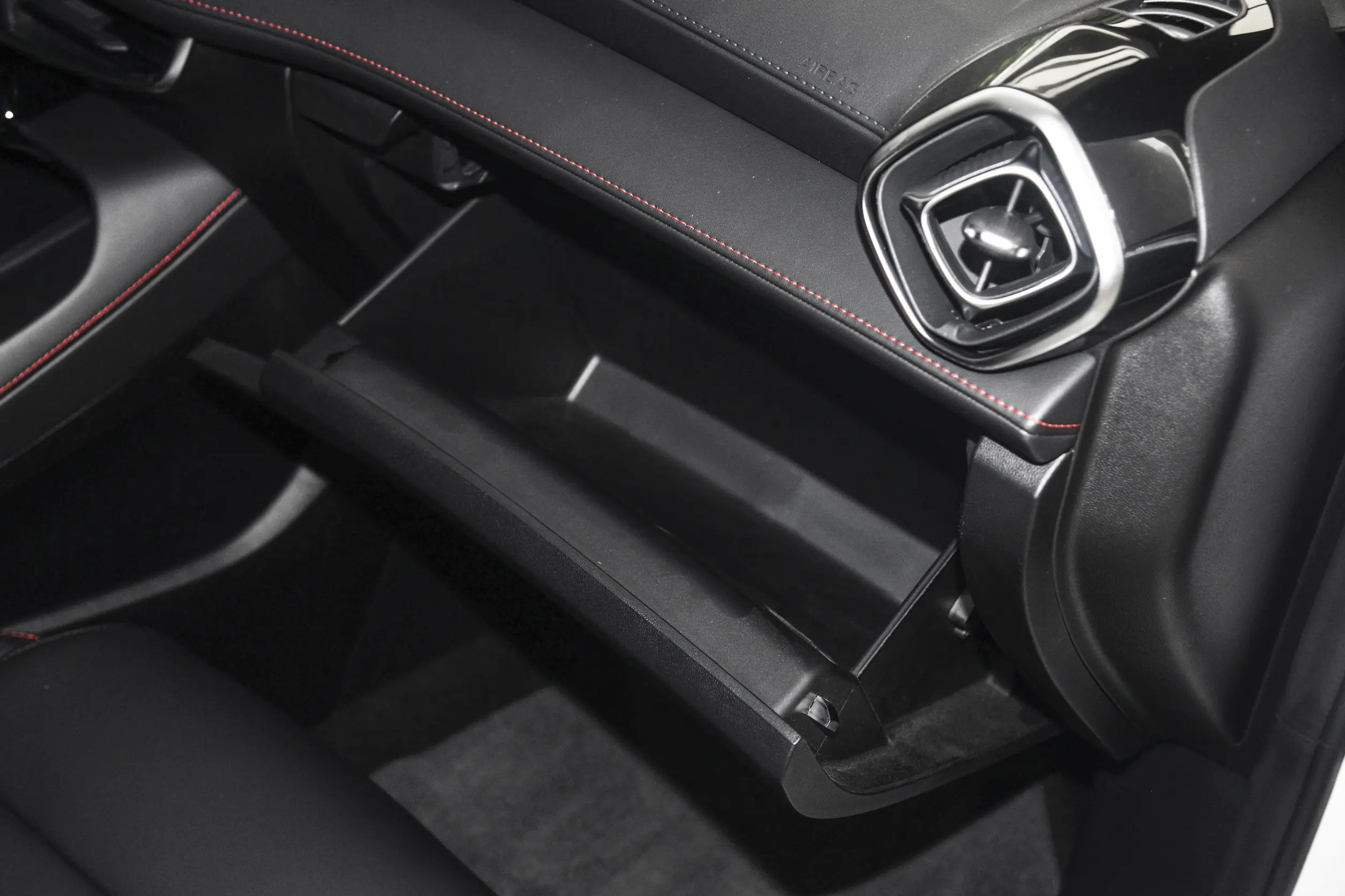 MG Motor MG5 2025 interior-4