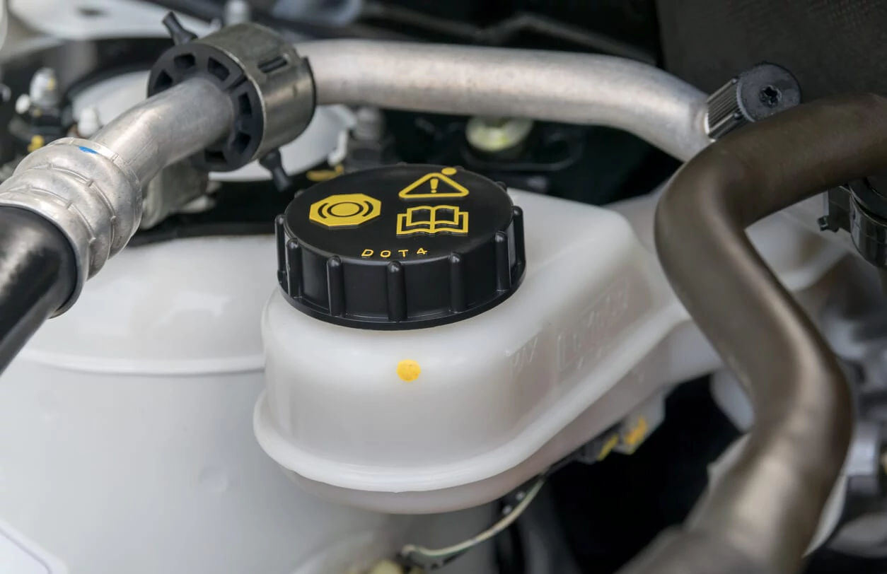 Pictures of car brake oil (3)