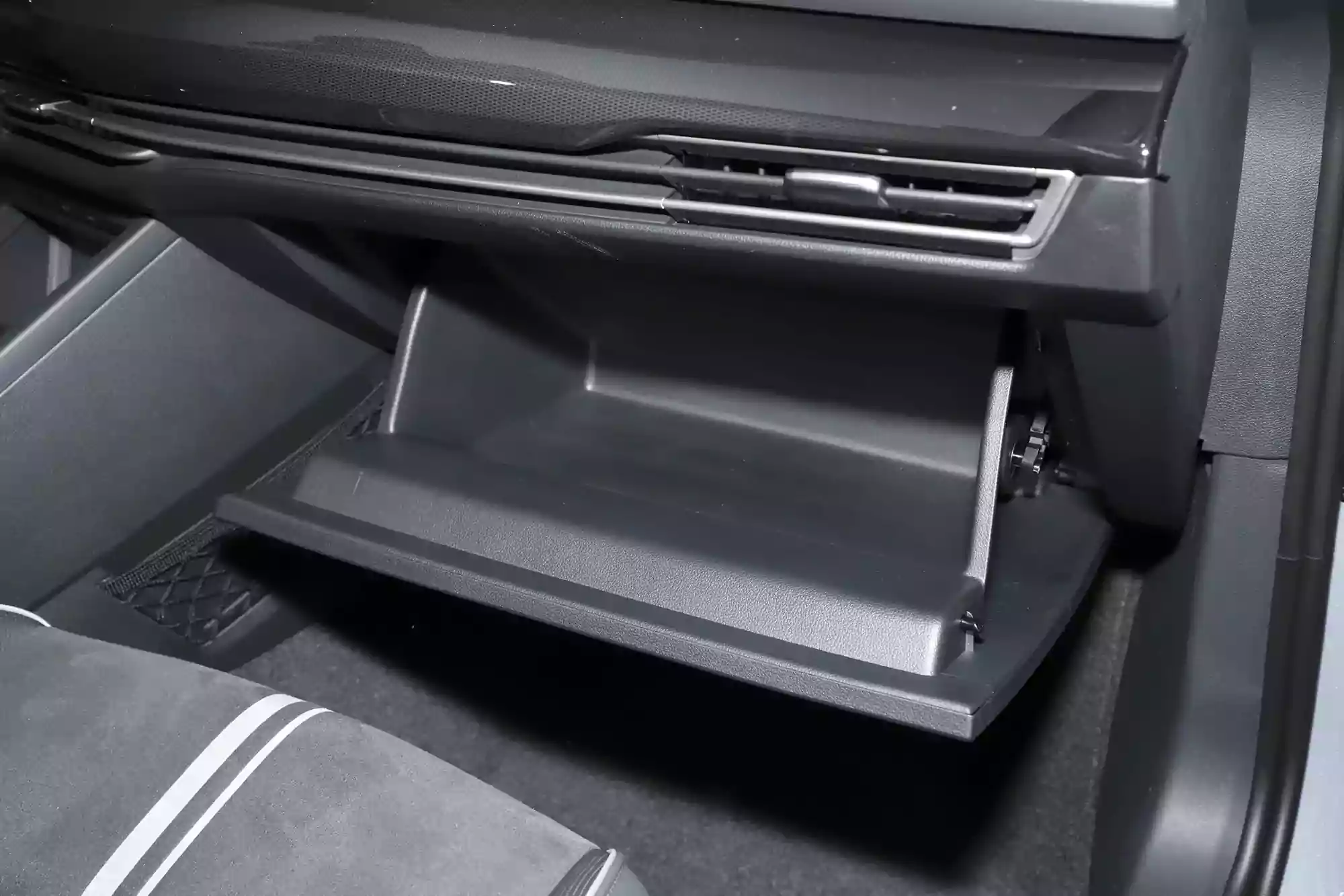 Volkswagen Golf 2024 interior-4