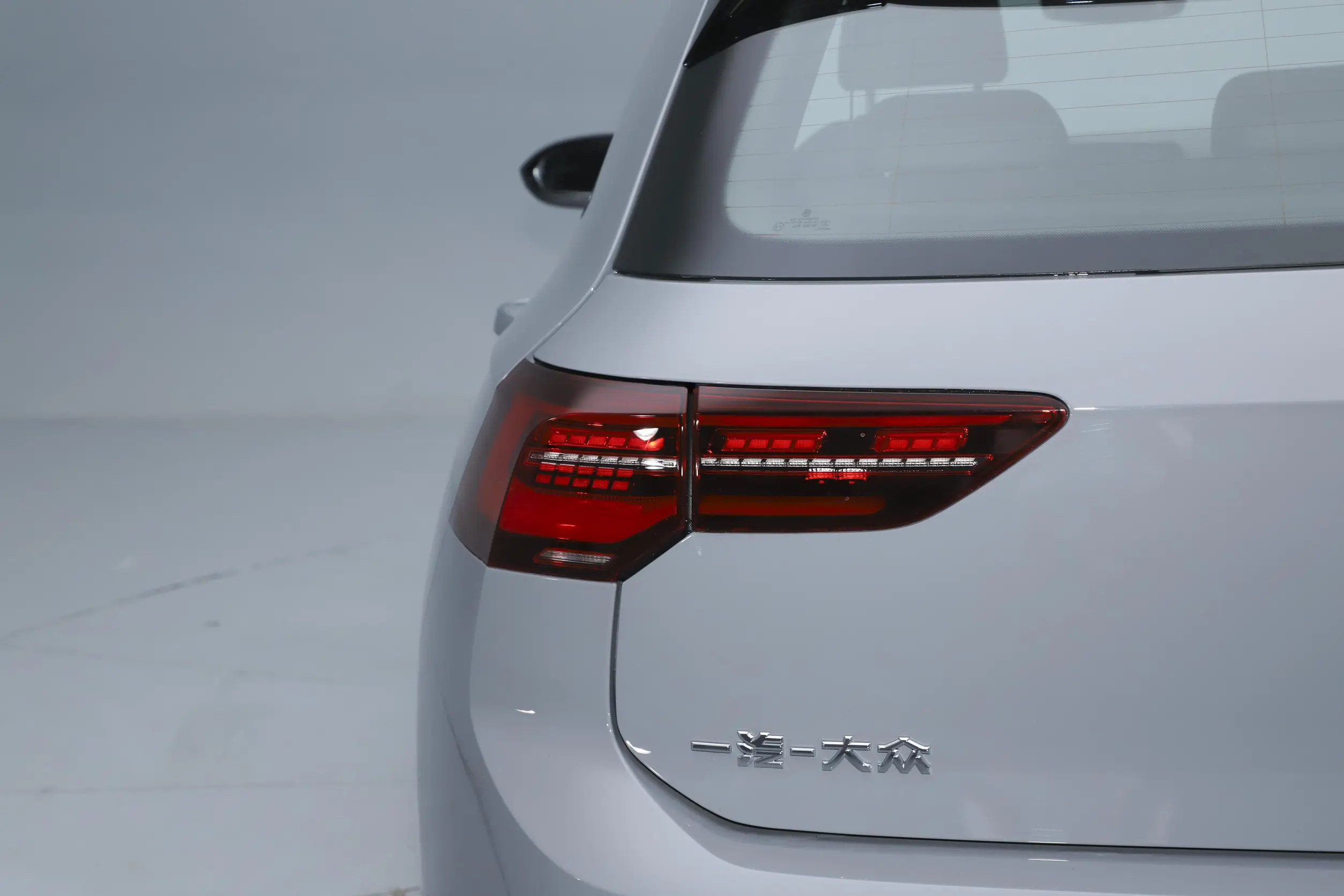 Volkswagen Golf 2024 picture-2