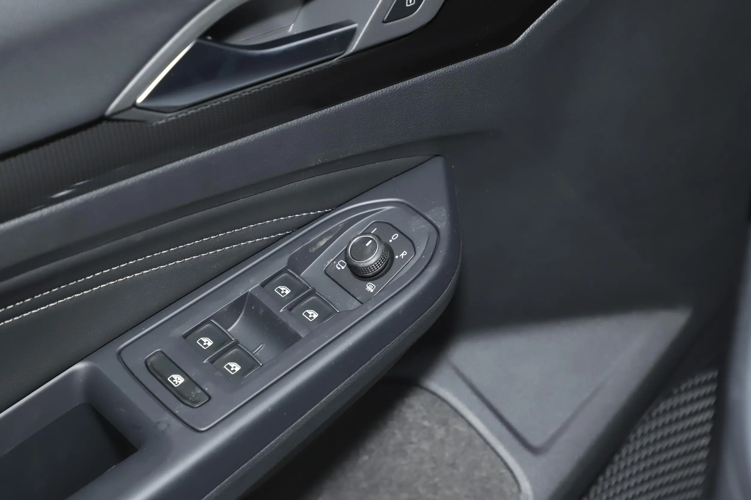Volkswagen Golf 2024 picture-7