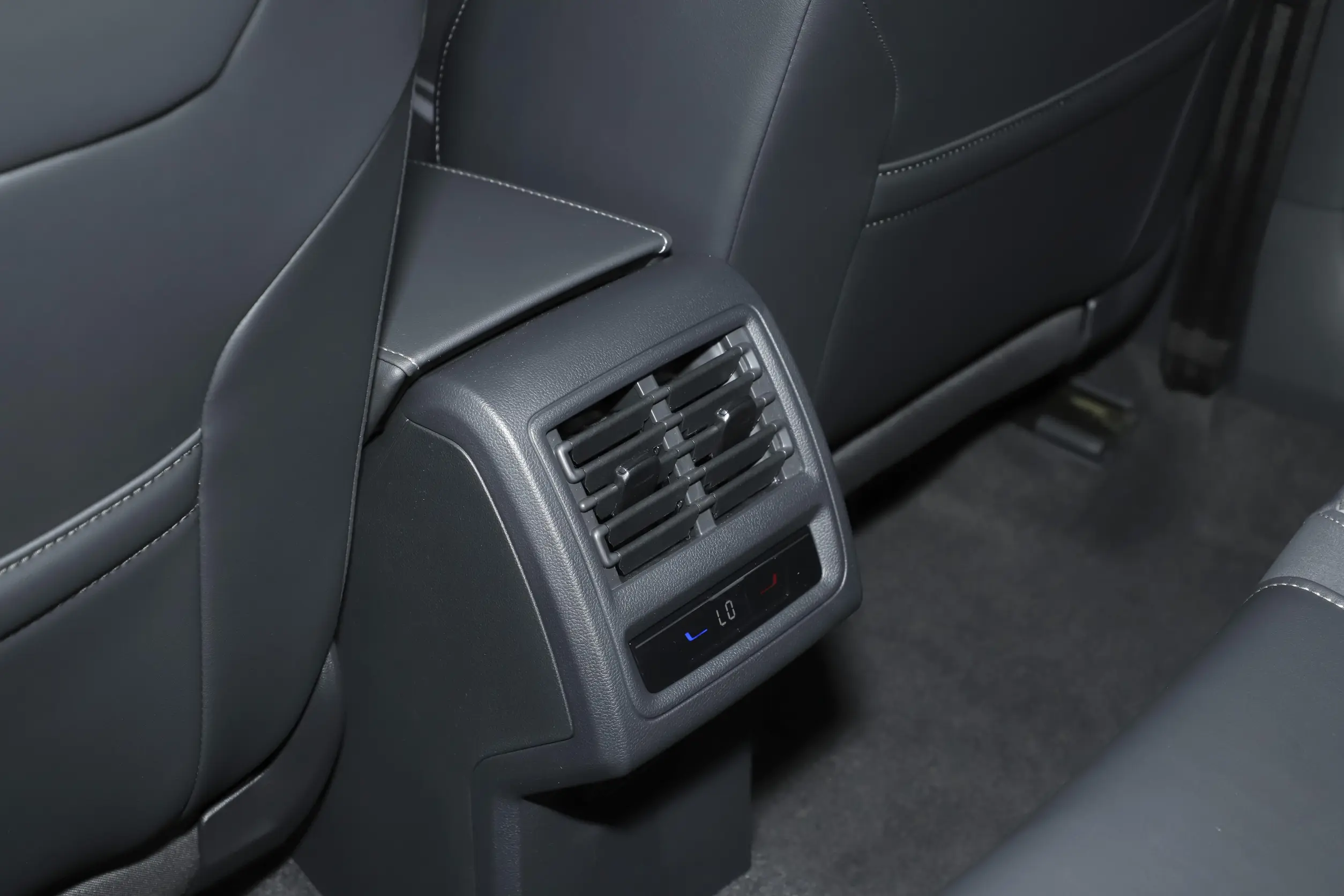 Volkswagen Golf 2024 picture-8