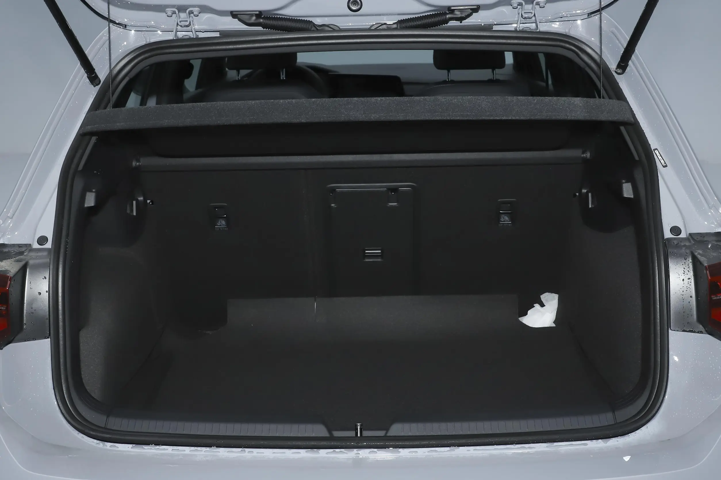 Volkswagen Golf 2024 space-4