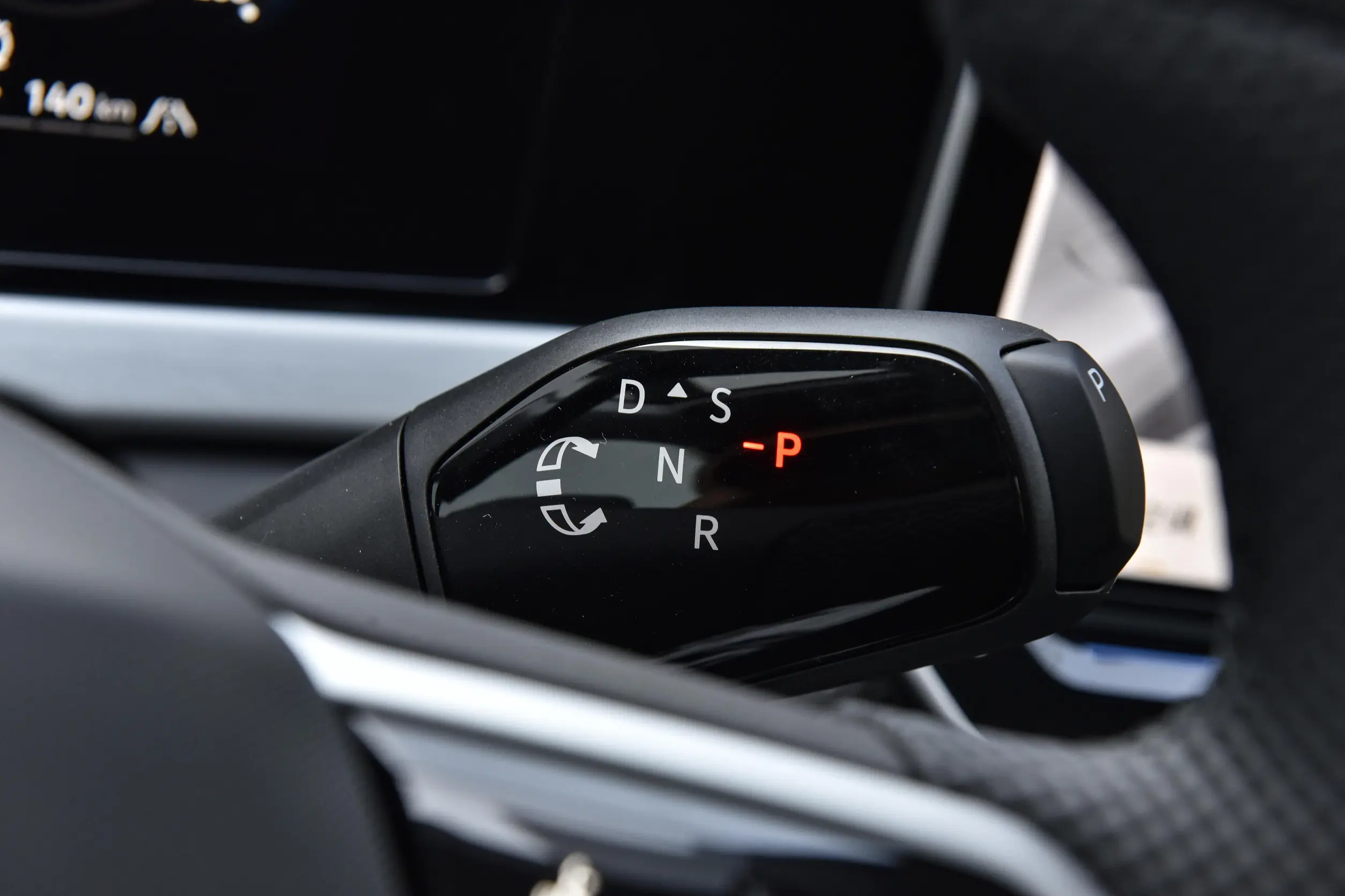 Volkswagen Passat 2025 interior-3