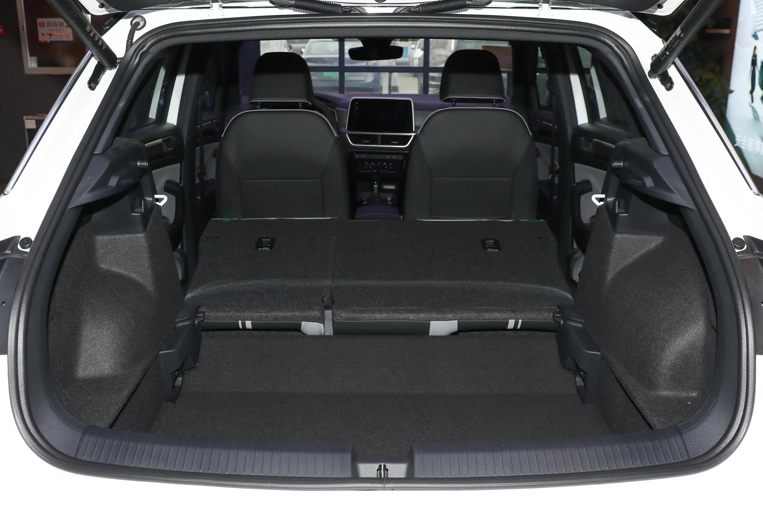 Volkswagen T-Roc 2024 picture-9