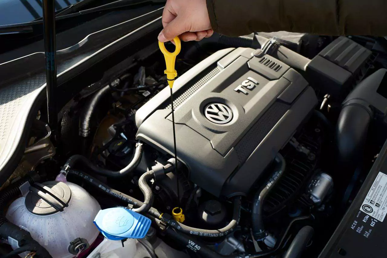 Engine dipstick