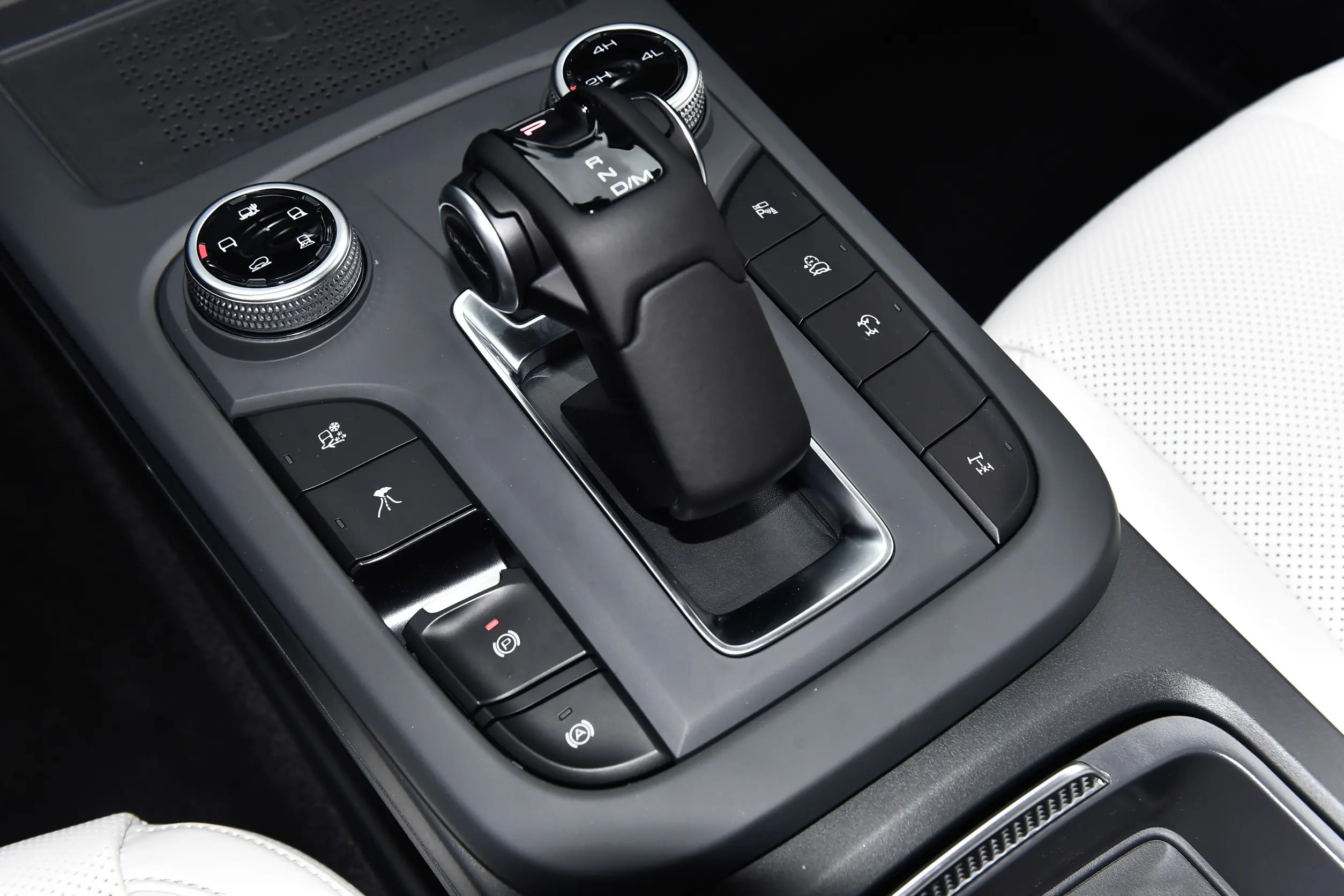 GWM Tank 300 Hi4-T 2024 interior-3
