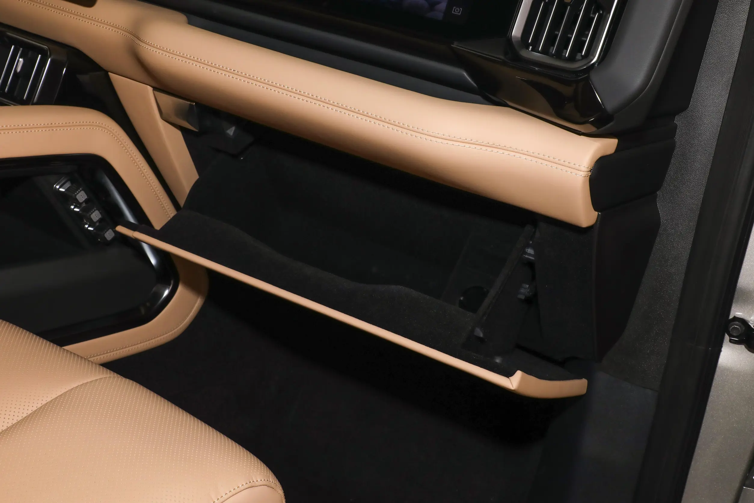 Fangchengbao Bao 8 2025 interior-4