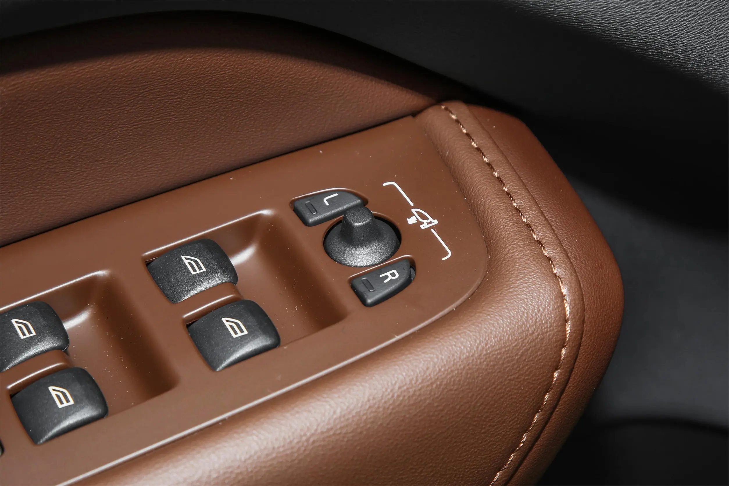 Volvo XC60 PHEV 2025 picture (2)