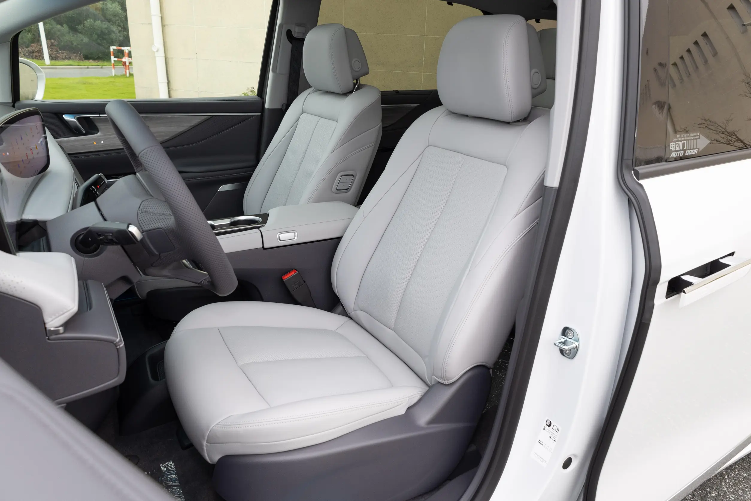 Buick GL8 2025 space-1