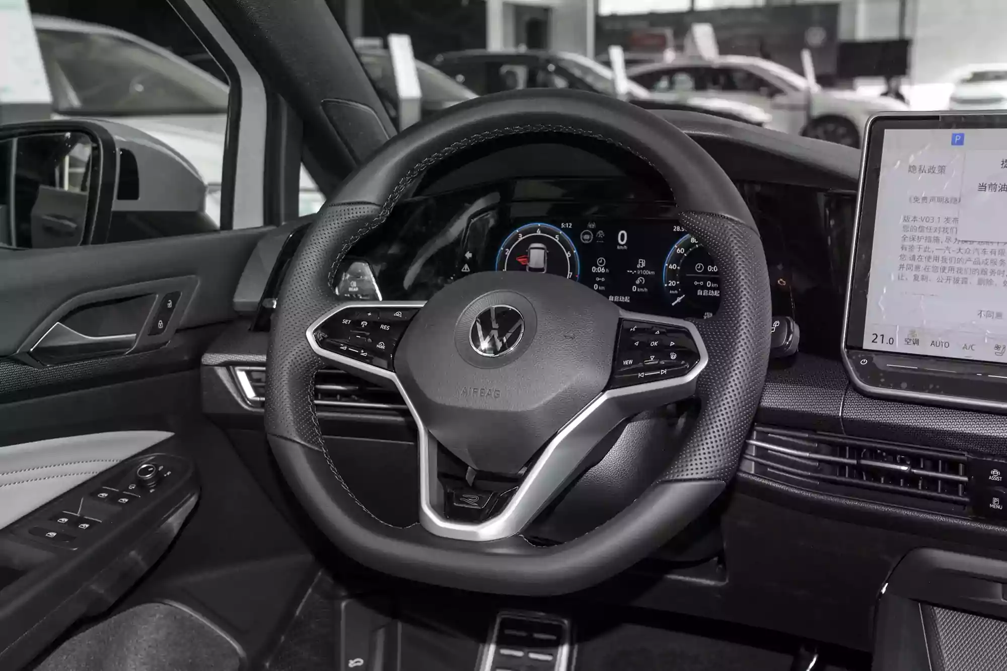 Volkswagen Golf 2025 interior-2