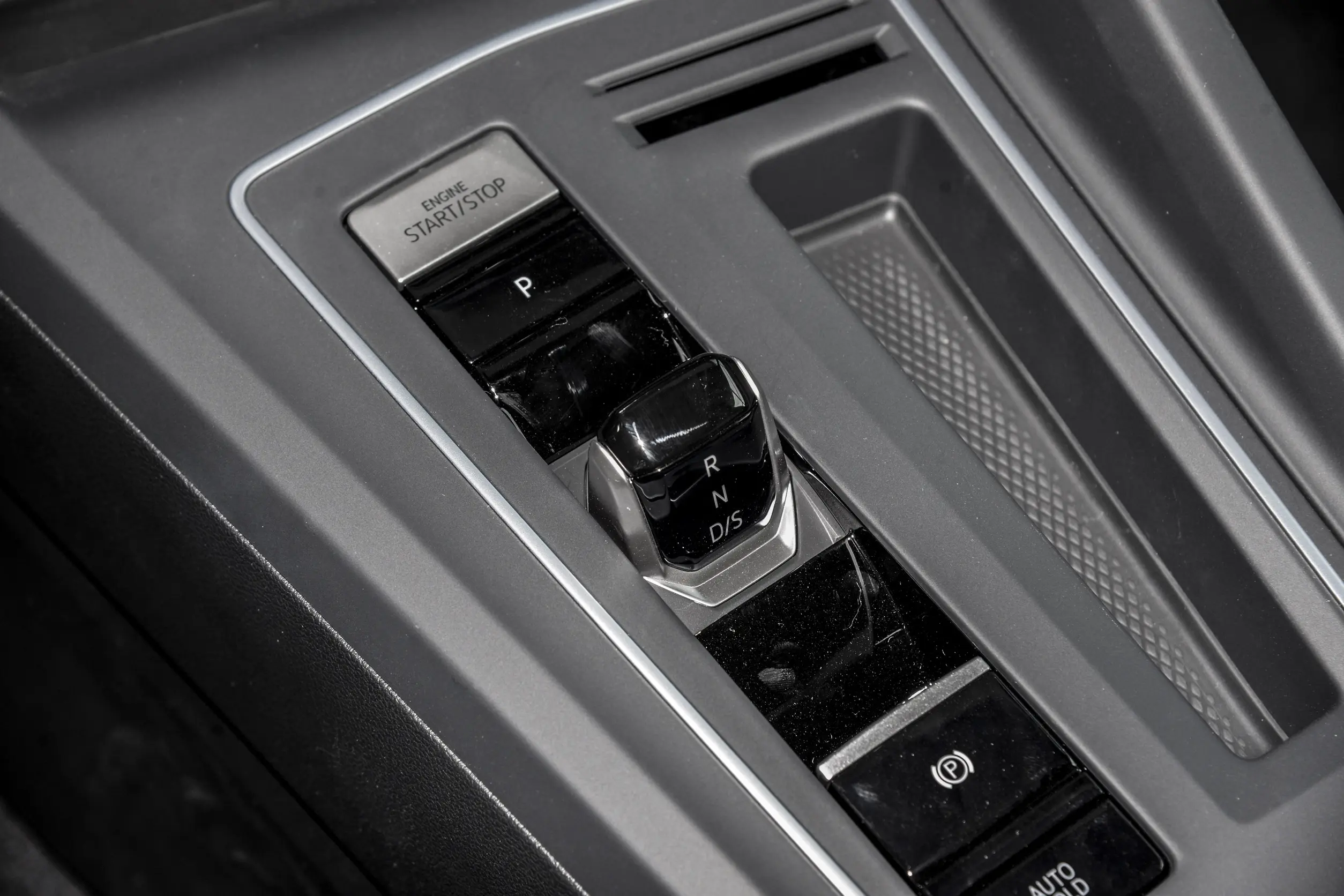 Volkswagen Golf 2025 interior-3