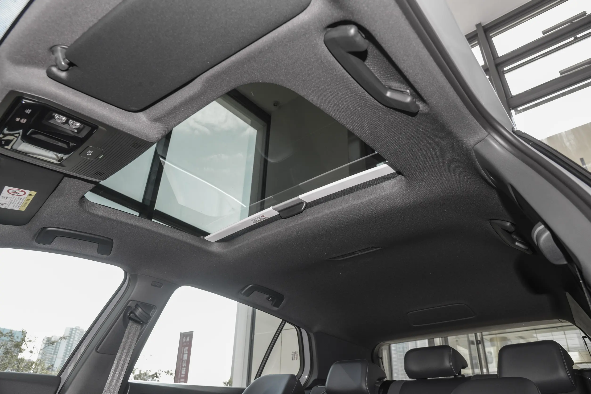 Volkswagen Golf 2025 space-3