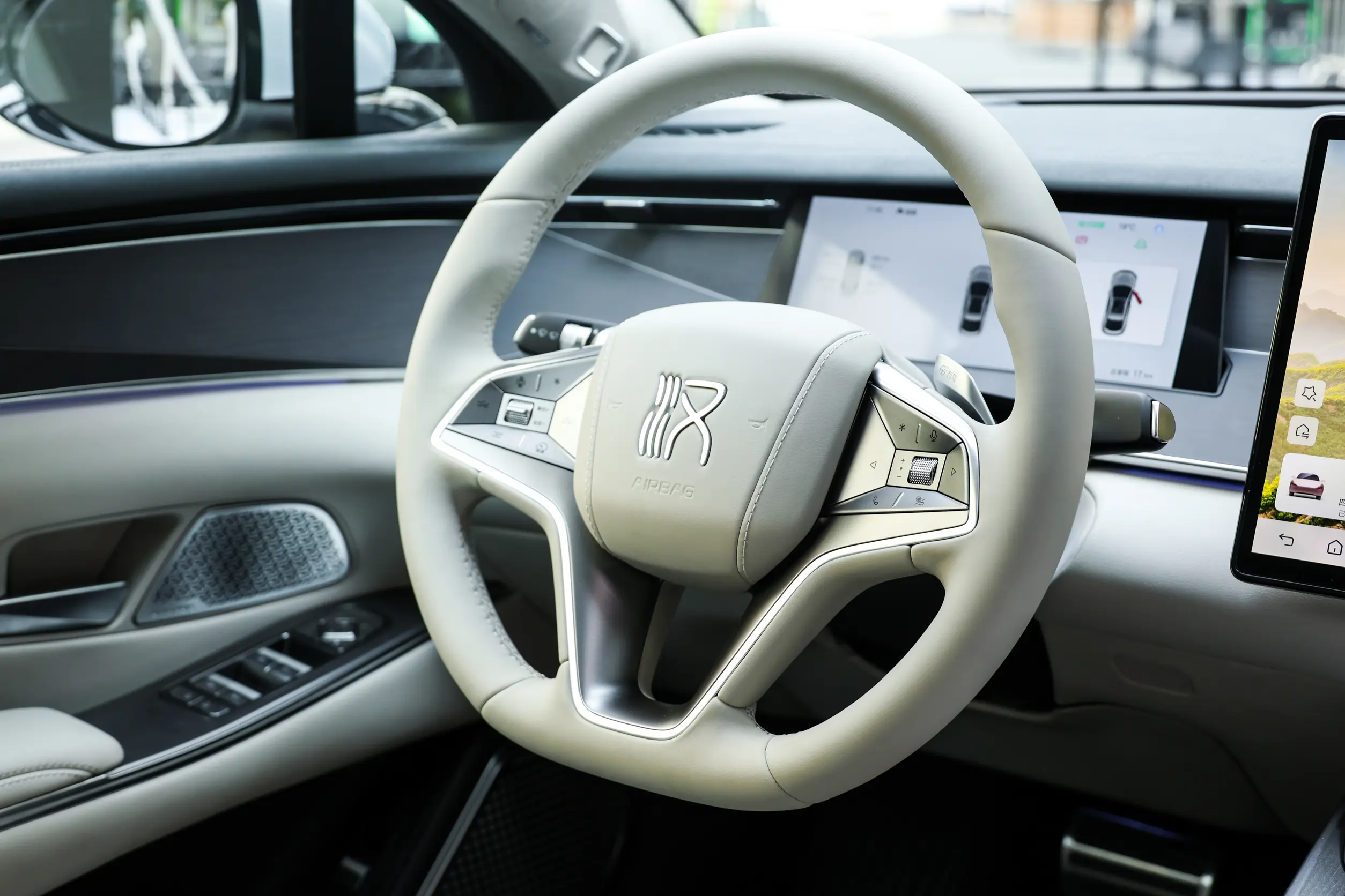 BYD Han L EV interior